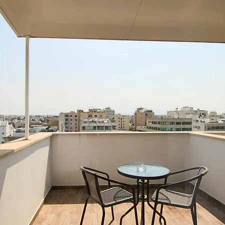 Phaedrus Living: Luxury 509 شقة